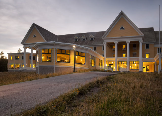 Lake Yellowstone Hotel And Cabins Yellowstone Reservations